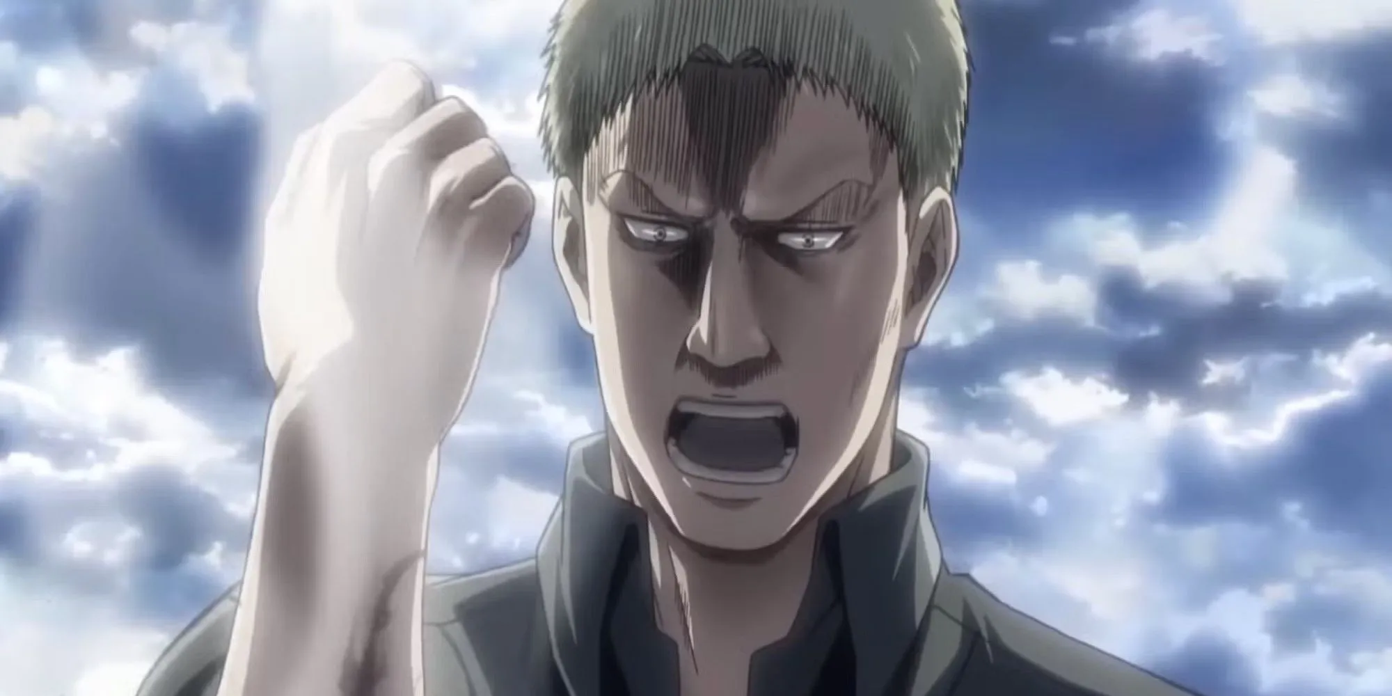Reiner Braun từ Attack on Titan trong hình dạng con người, nhìn xa xăm