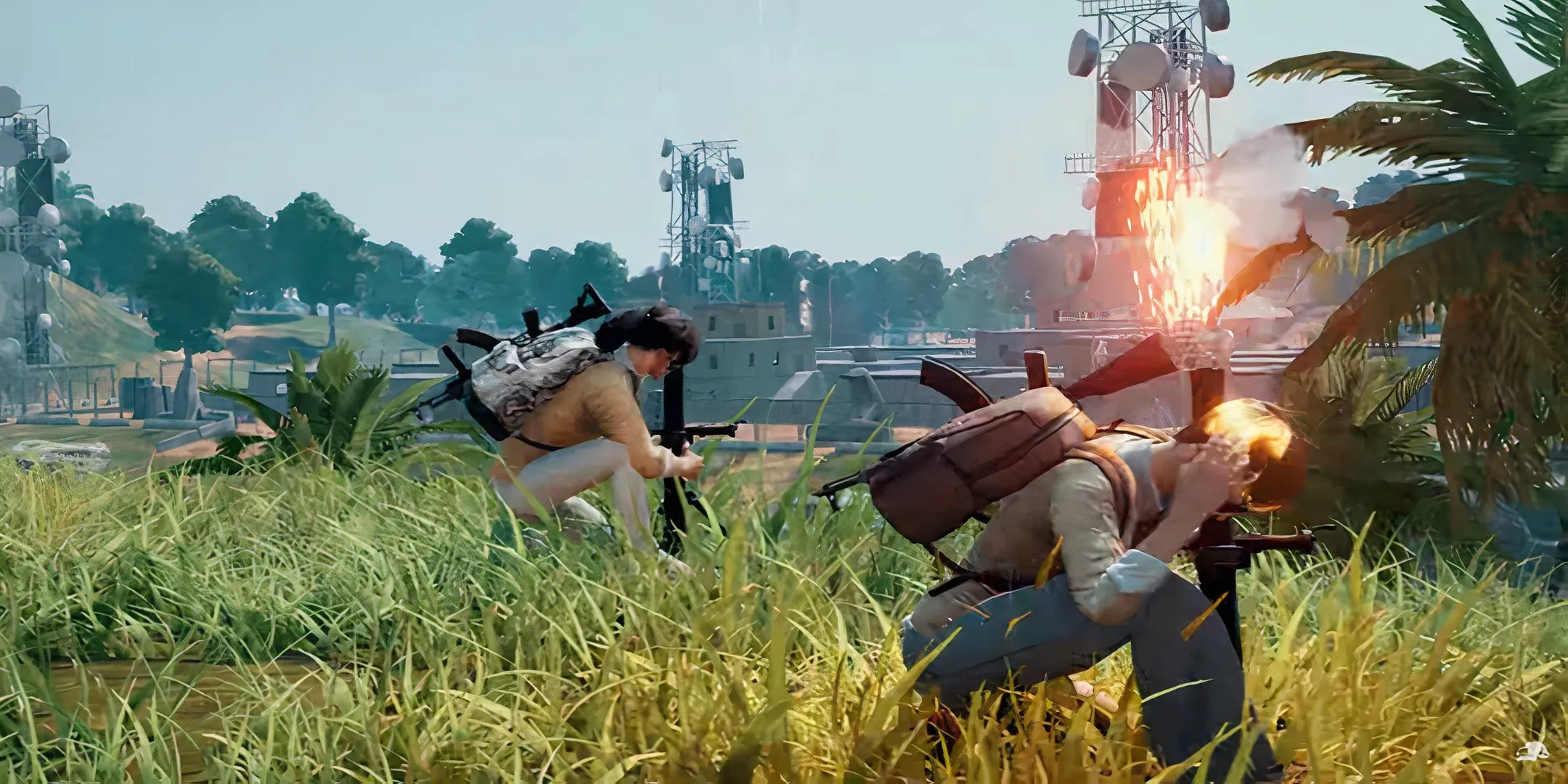 Hai game thủ PUBG Mobile sử dụng súng cối trong trận đấu, minh họa lối chơi đồng đội kịch tính.