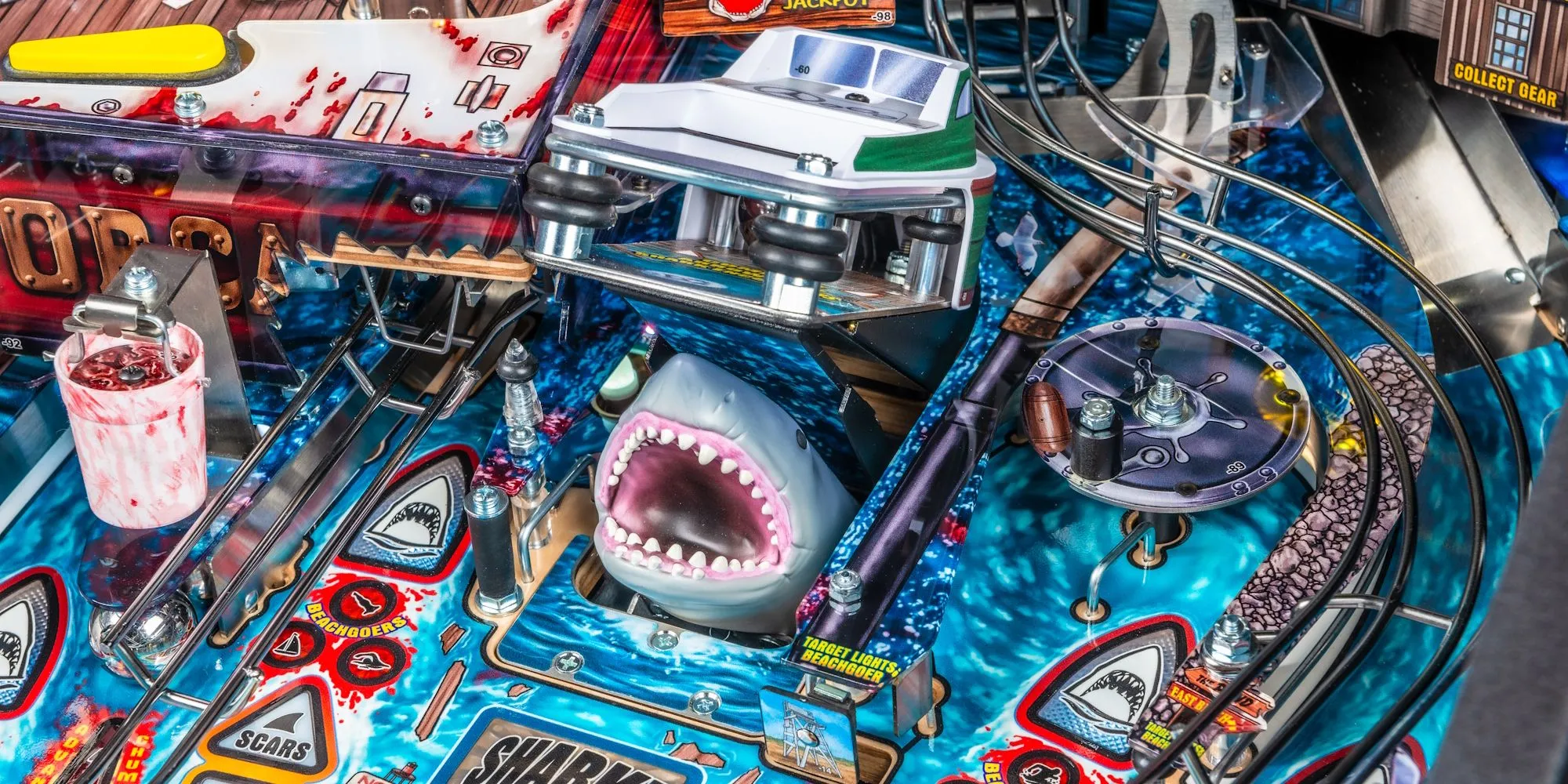 Hình ảnh máy pinball Jaws phiên bản kỷ niệm 50 năm của Stern Pinball